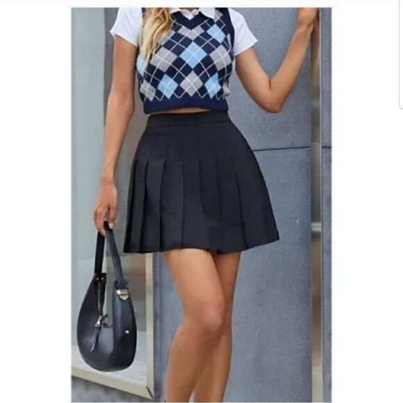Sangtree PLEATED MINI SKIRT BLACK SIZE LARGE NWT 8-10 - Picture 1 of 8